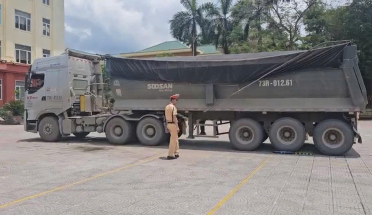 Xử lý tài xế ‘canh giờ’ trốn tránh lực lượng chức năng ở Quảng Bình