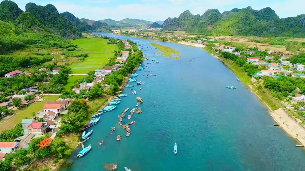 'Viên kim cương xanh' Quảng Bình - điểm đến đáng nhớ trong dịp hè