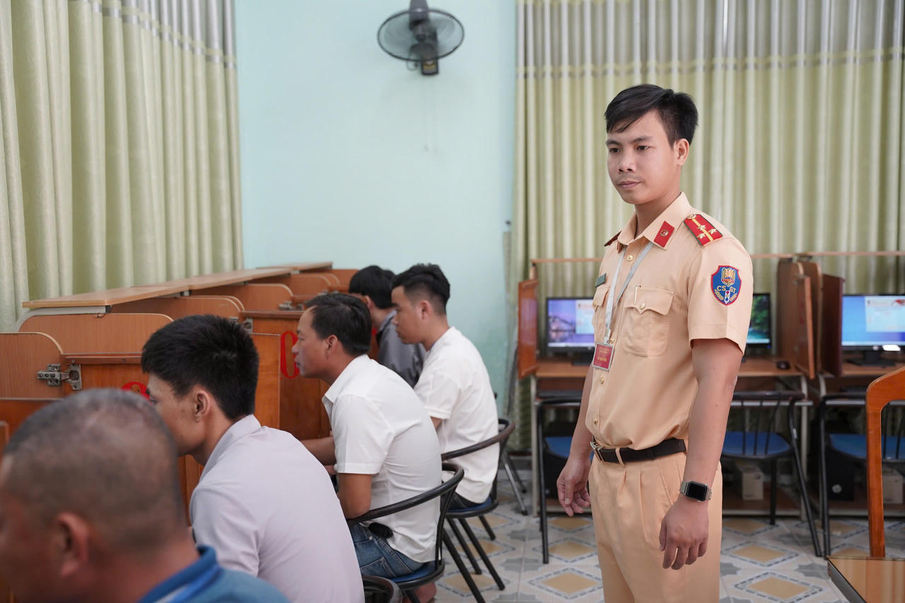 Thí sinh phải đo nồng độ cồn trước khi vào thi sát hạch lái xe