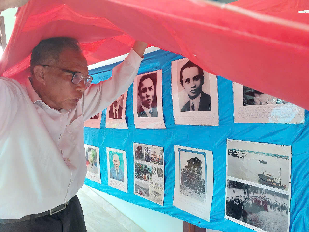 Có một ‘Bảo tàng thu nhỏ’ về Bác Hồ ở ngôi làng ven sông Gianh