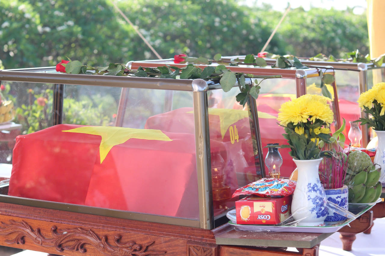 Xúc động hình ảnh ngày trở về đất Mẹ của 17 liệt sỹ quân tình nguyện và chuyên gia Việt Nam