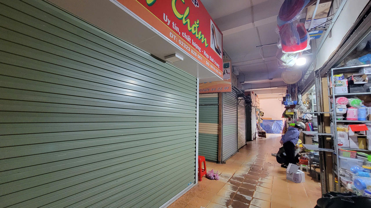 Vì sao hàng trăm kiot tại các chợ ở Quảng Bình đóng cửa?