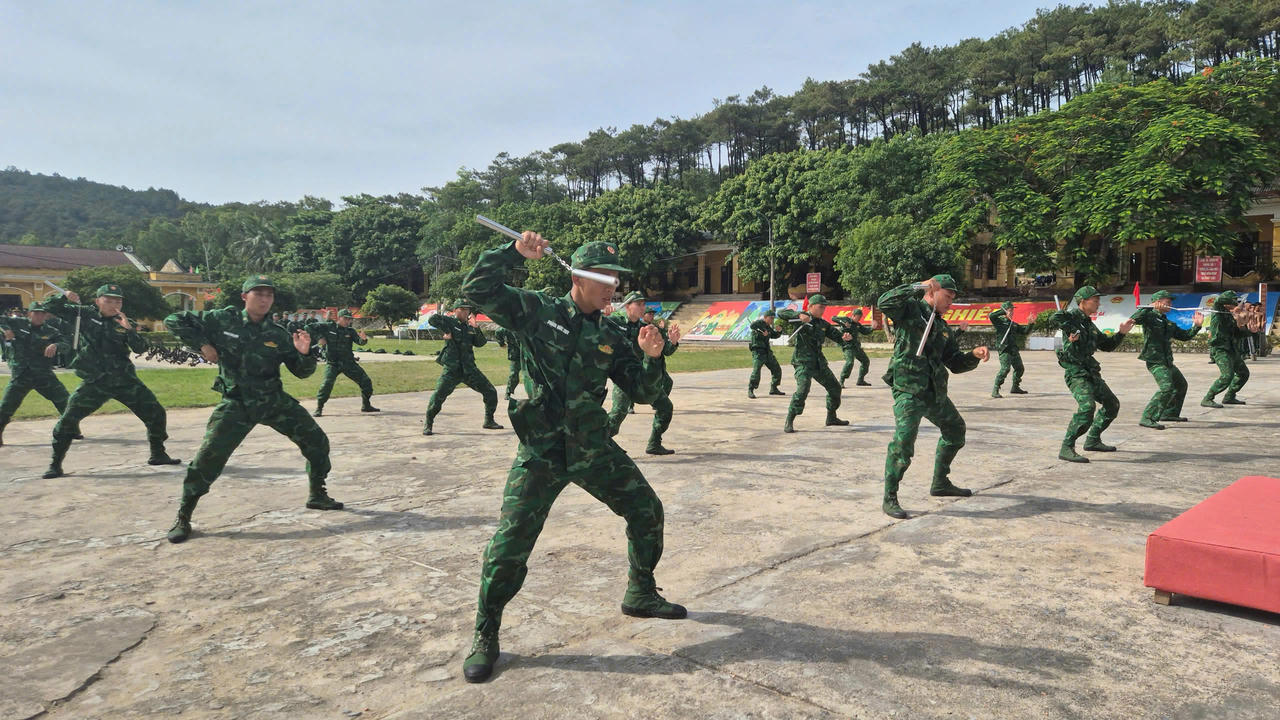 180 chiến sĩ mới của BĐBP Quảng Bình và TP Đà Nẵng tuyên thệ dưới Quân kỳ