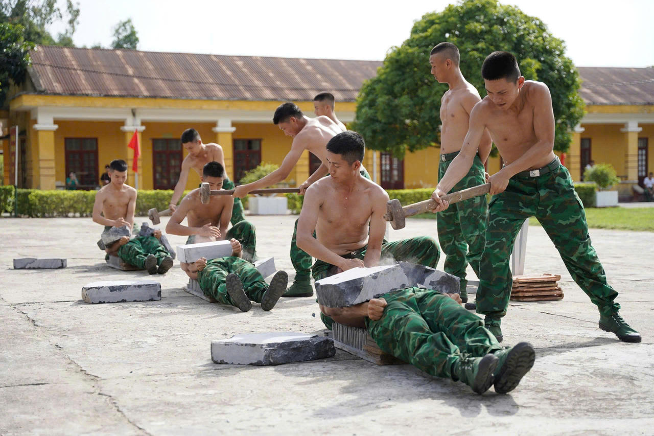 180 chiến sĩ mới của BĐBP Quảng Bình và TP Đà Nẵng tuyên thệ dưới Quân kỳ