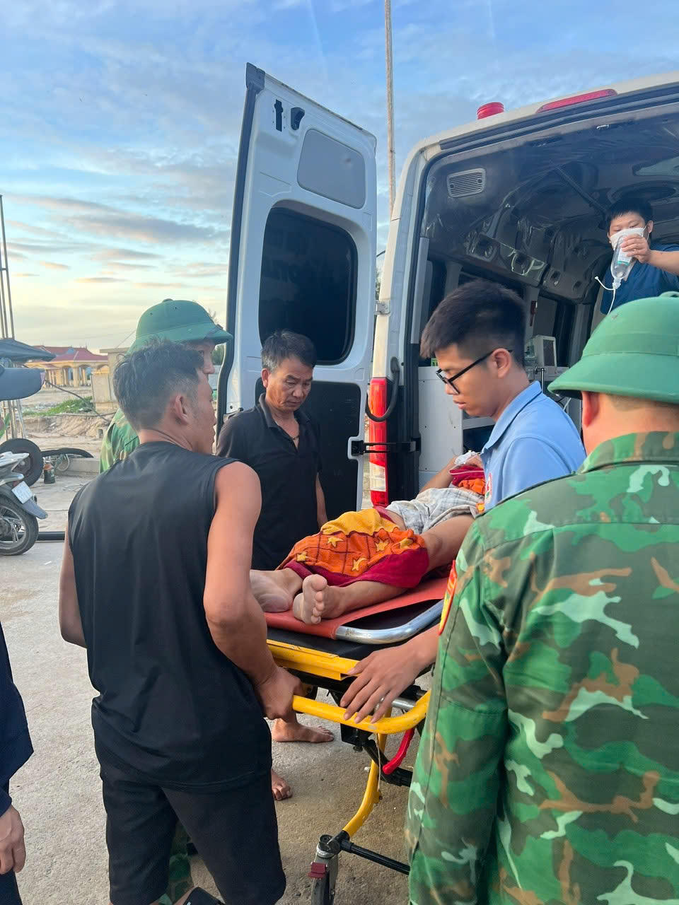 BĐBP Quảng Bình kịp thời hỗ trợ cấp cứu thuyền viên bị nạn trên biển