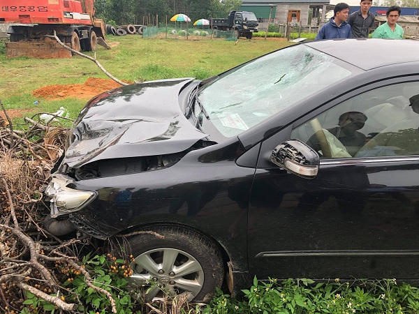 Va chạm ô tô biển xanh, người đàn ông thiệt mạng