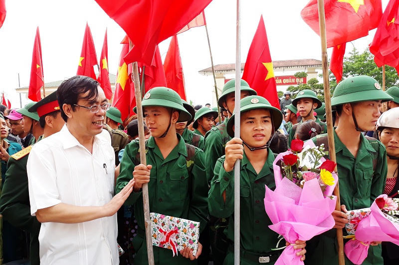 1.017 thanh niên 'đất lửa' Quảng Trị vào quân ngũ