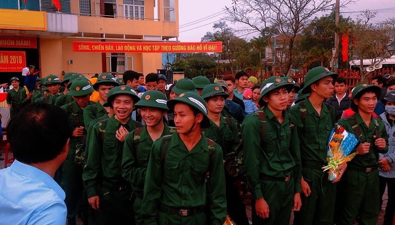 1.017 thanh niên 'đất lửa' Quảng Trị vào quân ngũ