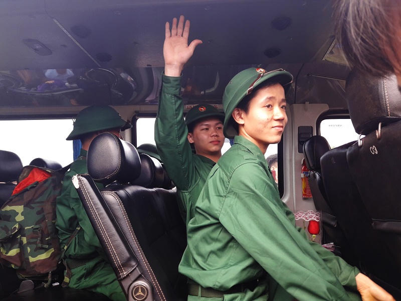 1.017 thanh niên 'đất lửa' Quảng Trị vào quân ngũ