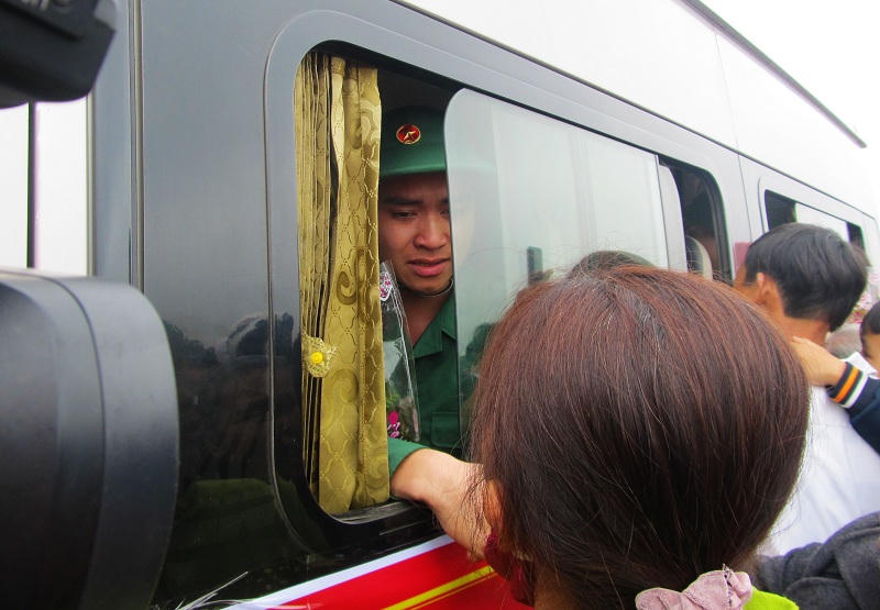 1.017 thanh niên 'đất lửa' Quảng Trị vào quân ngũ