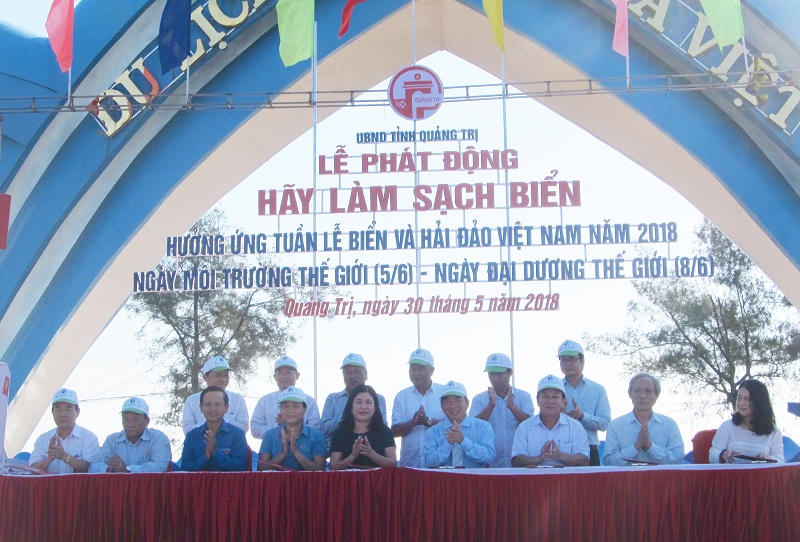 Ra quân hưởng ứng chiến dịch 'Hãy làm sạch biển' tại Quảng Trị