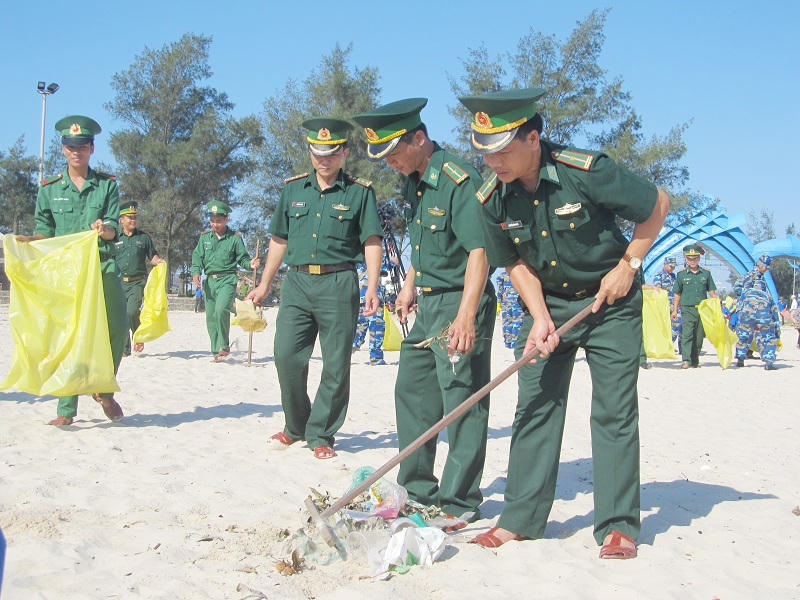 Ra quân hưởng ứng chiến dịch 'Hãy làm sạch biển' tại Quảng Trị