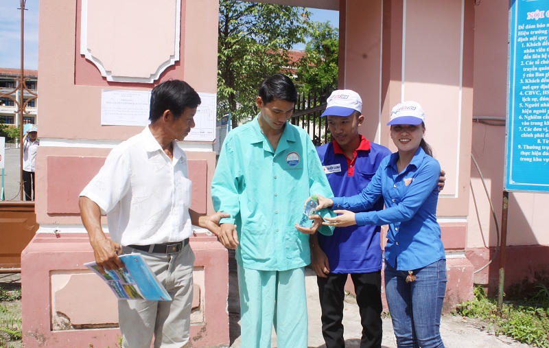 Nam bệnh nhân phải nằm viện nén đau vào phòng thi tốt nghiệp THPT Quốc gia