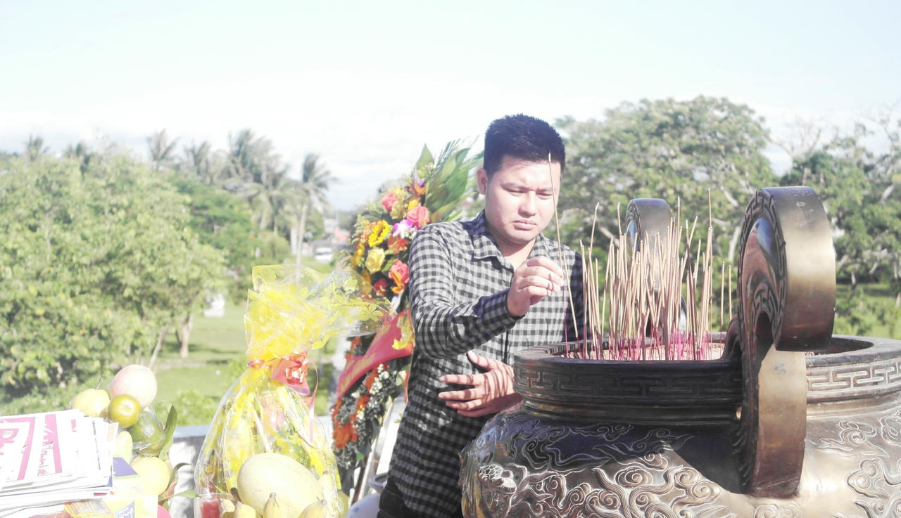 Những người làm báo Báo PLVN dâng hương tại 'đất thiêng' Quảng Trị