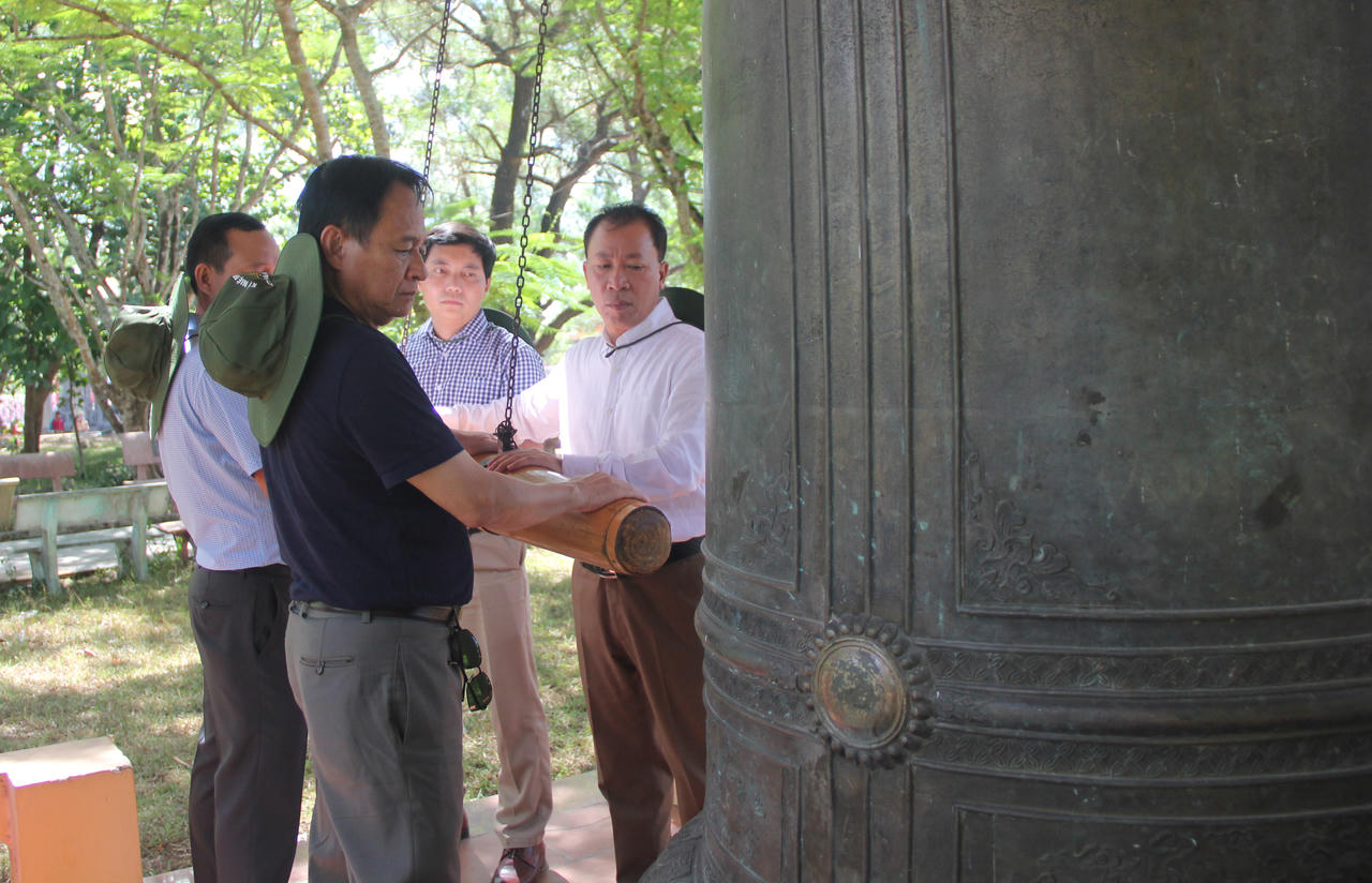 Những người làm báo Báo PLVN dâng hương tại 'đất thiêng' Quảng Trị