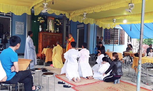 Xé lòng tiếng khóc cô dâu bên linh cữu chồng sắp cưới