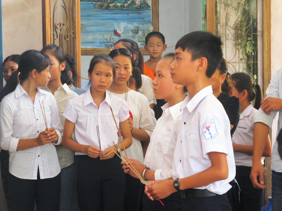 Vụ TNGT làm 13 người tử vong: “Anh em con chưa kịp báo hiếu sao ba mẹ lại vội bỏ đi như thế”