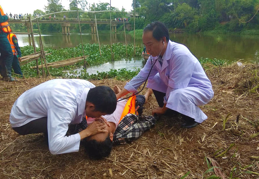 Hơn 200 người diễn tập ứng phó với bão lũ tại Quảng Trị