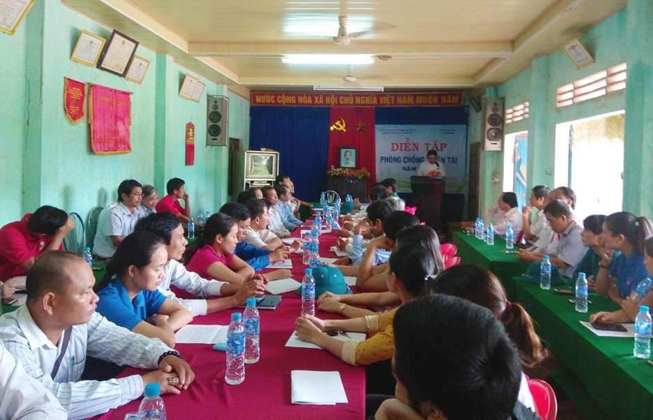 Hơn 200 người diễn tập ứng phó với bão lũ tại Quảng Trị