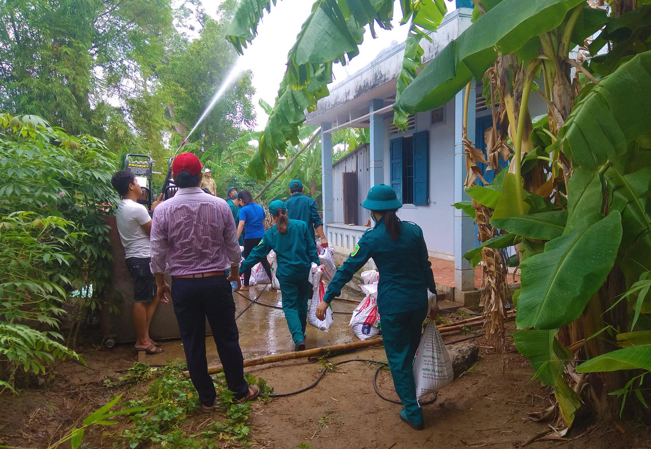 Hơn 200 người diễn tập ứng phó với bão lũ tại Quảng Trị