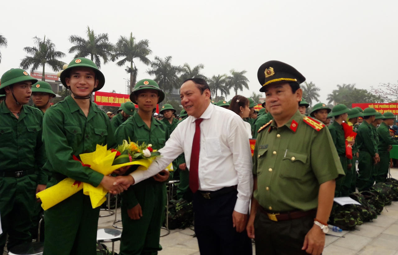 1.127 tân binh Quảng Trị lên đường tòng quân