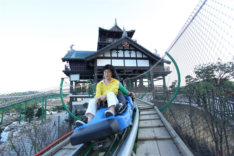 Miền Bắc: Du khách hào hứng khám phá Sun World Ha Long Park