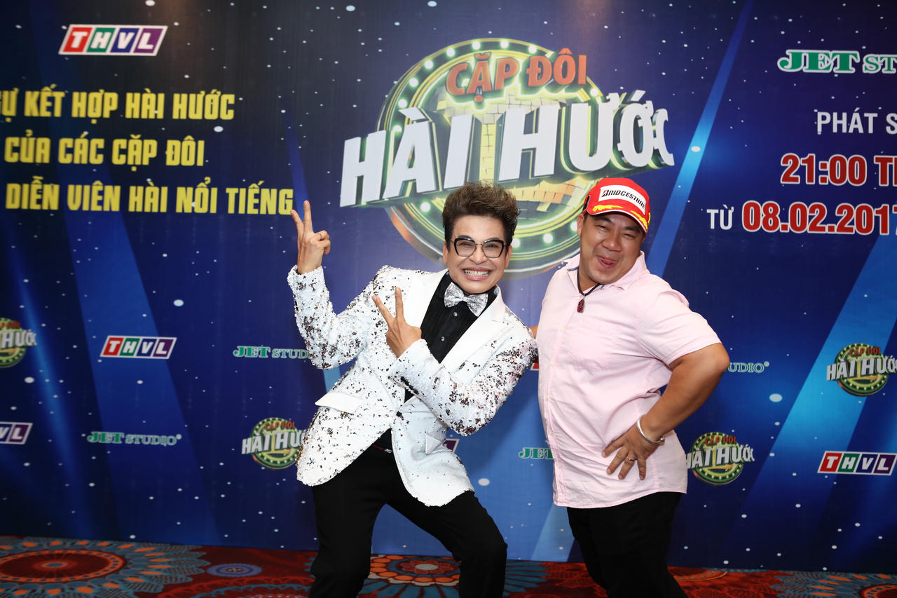 Việt Trinh, Kiều Oanh đọ dáng tại họp báo “Cặp đôi hài hước“