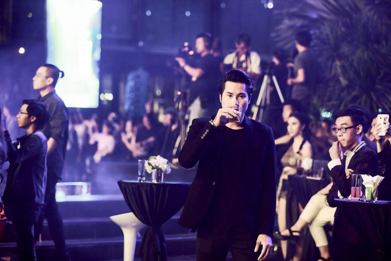 Xuất hiện “soái ca” lạnh lùng 