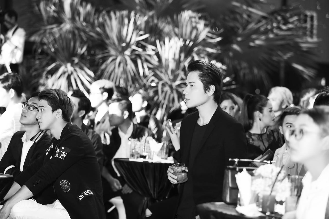 Xuất hiện “soái ca” lạnh lùng 