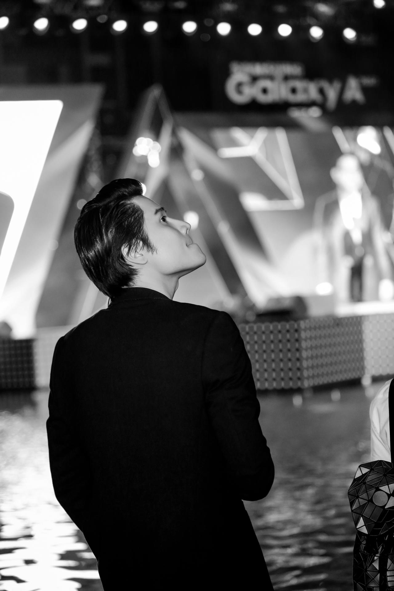 Xuất hiện “soái ca” lạnh lùng 