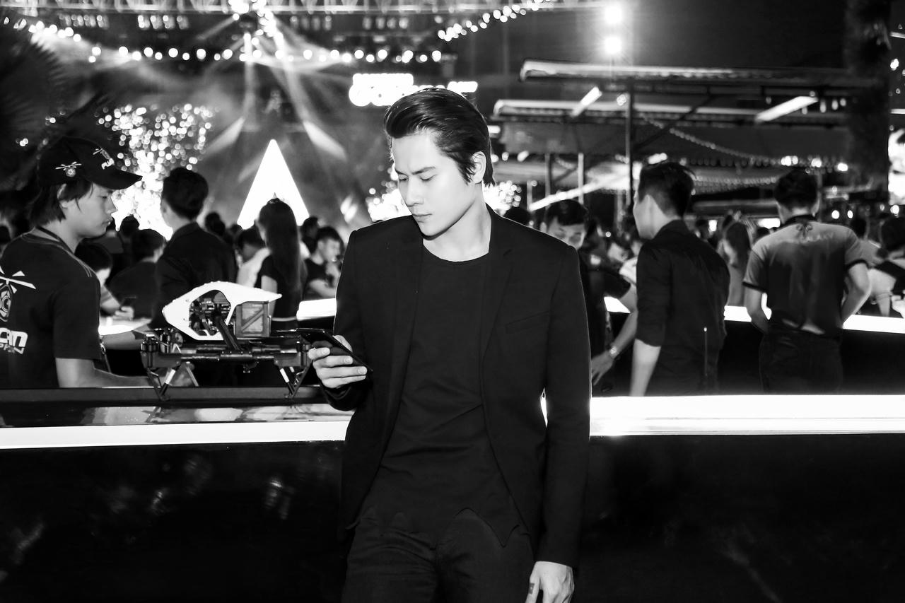 Xuất hiện “soái ca” lạnh lùng 