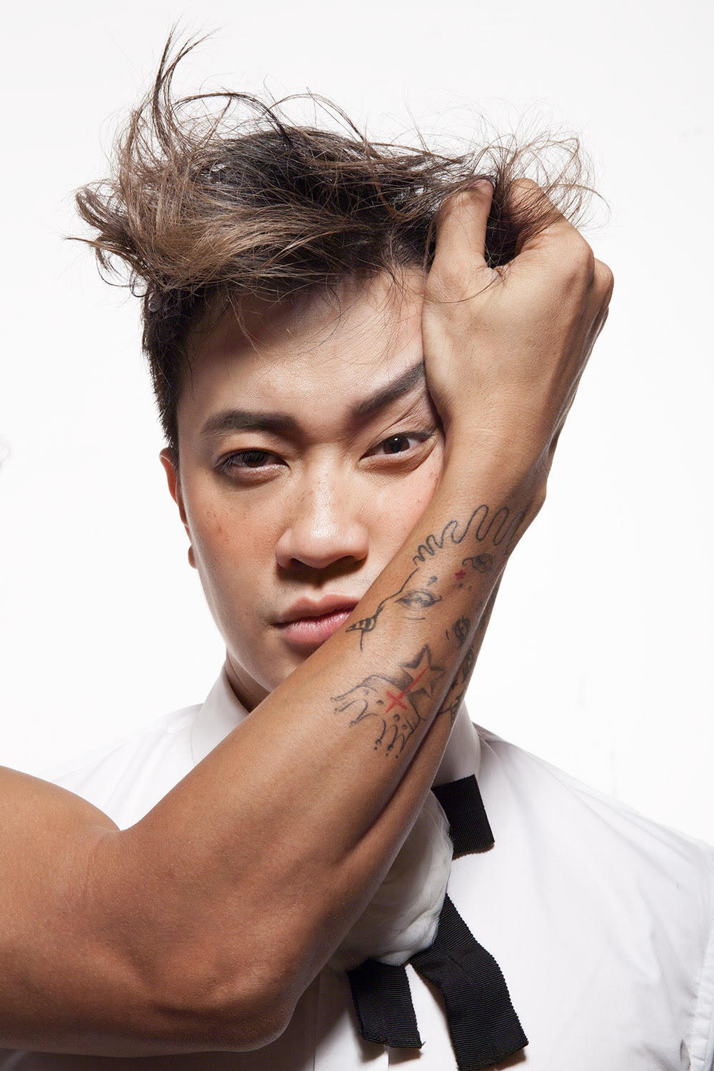 Lương Mạnh Hải 'nổi loạn' trong bộ hình Valentine