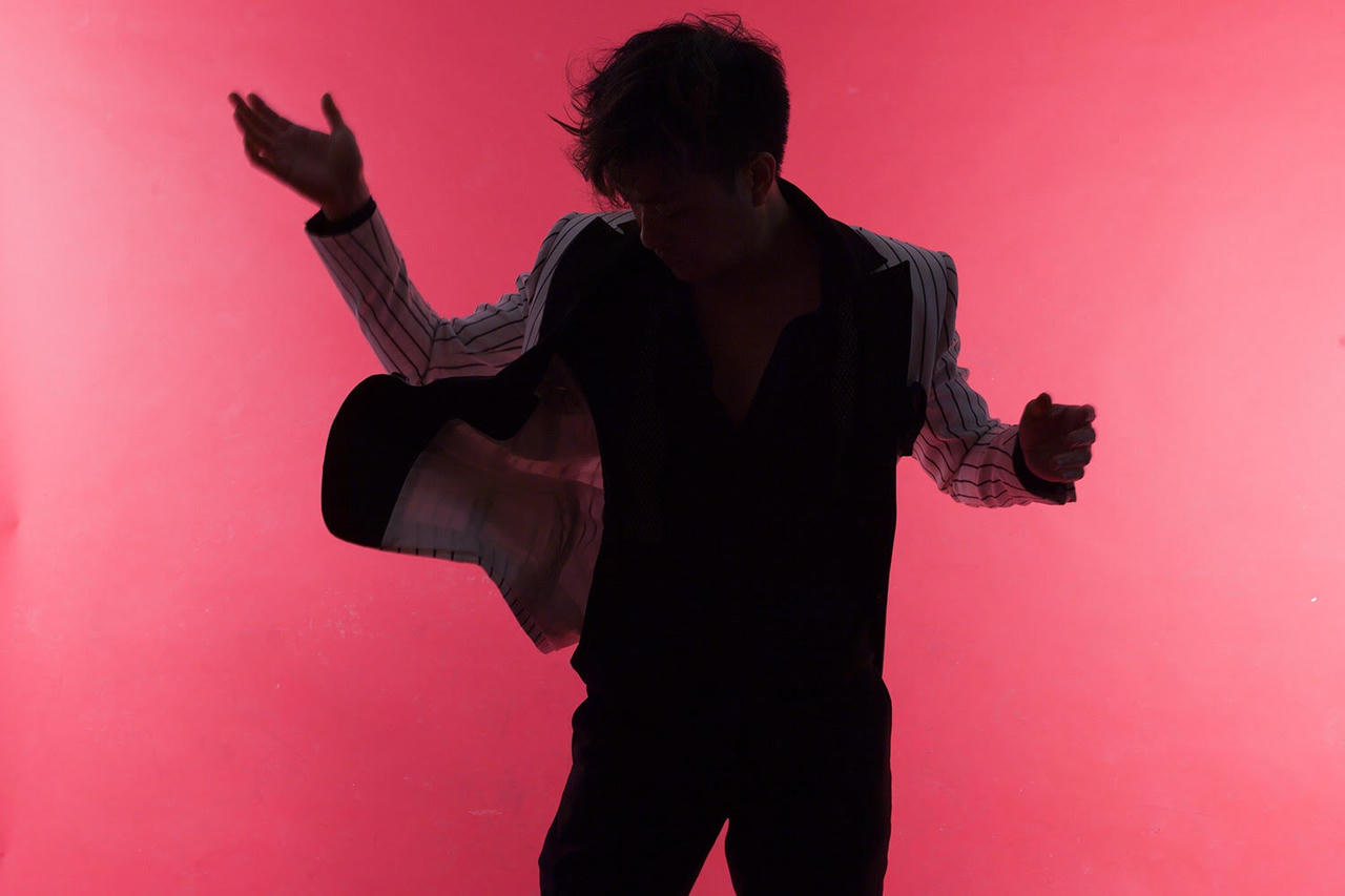 Lương Mạnh Hải 'nổi loạn' trong bộ hình Valentine