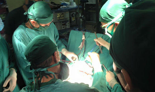 Bệnh viện Xanh Pôn phẫu thuật thành công hộp sọ biến dạng hình thuyền