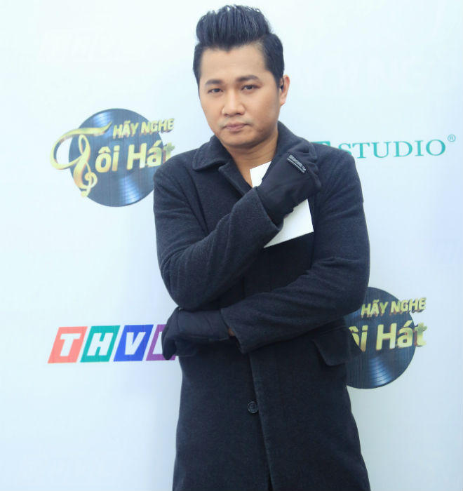 Hồ Việt Trung được bạn thân hỗ trợ trong đêm thi Sơn Tuyền