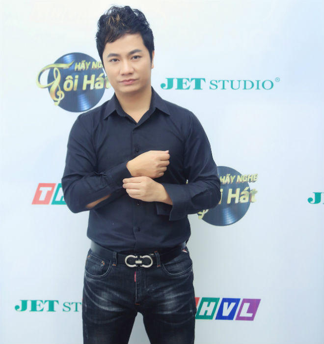 Hồ Việt Trung được bạn thân hỗ trợ trong đêm thi Sơn Tuyền
