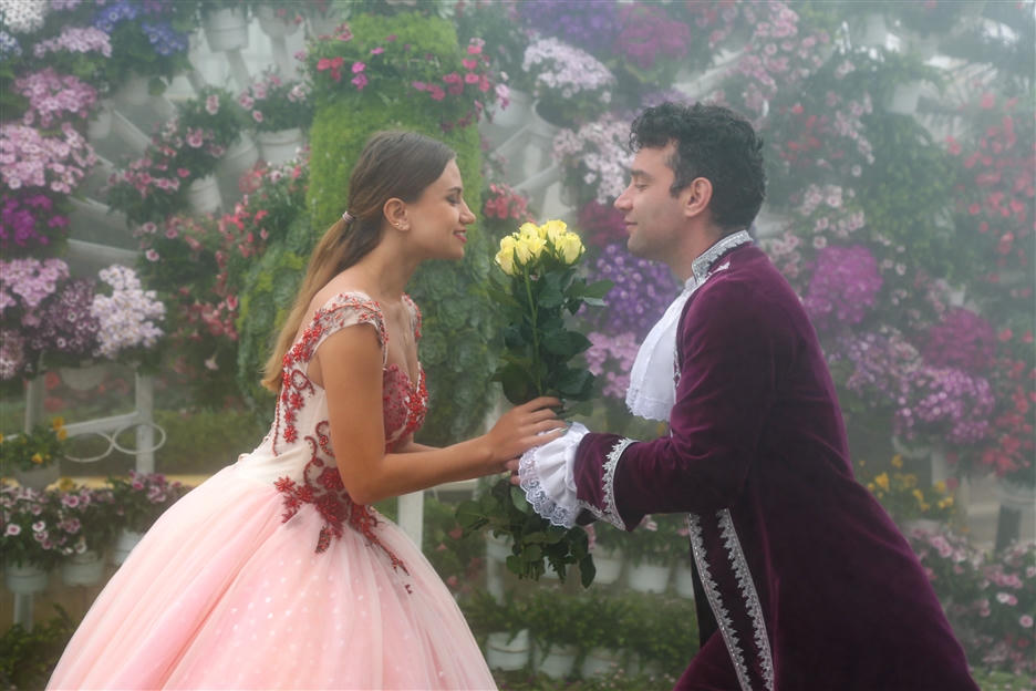 Bà Nà Hills 8/3: Quà tặng bất ngờ từ các vũ công Châu Âu