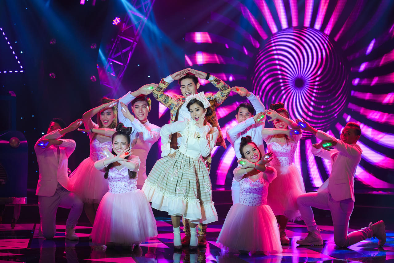 Thanh Thảo biến hóa ấn tượng trong minishow trên truyền hình