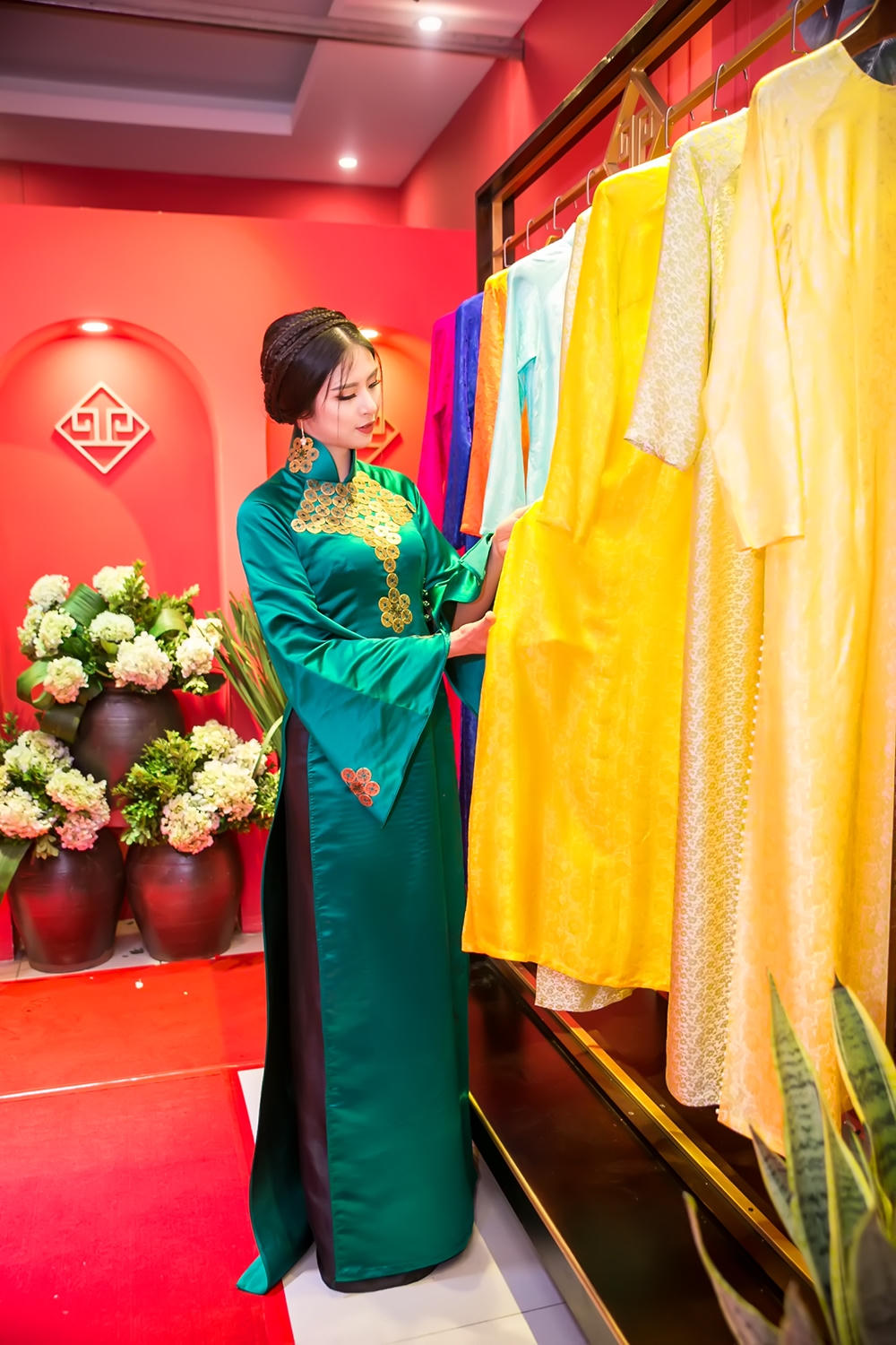 Hoa hậu Ngọc Hân biến hóa với “Mị”