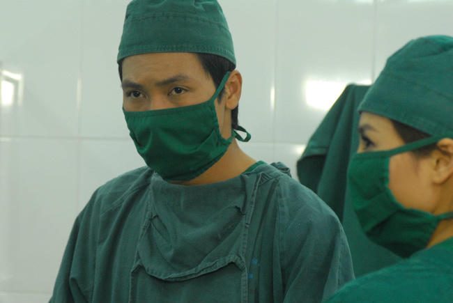 Mạnh Trường tranh giành tình yêu với anh trai