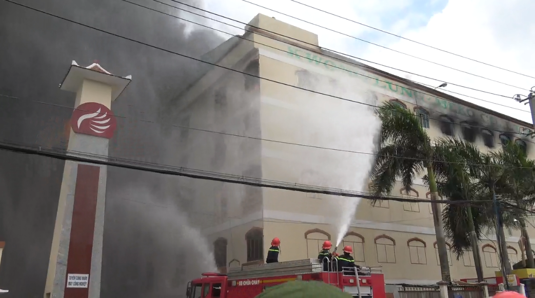 Cháy lớn kéo dài hơn 3 giờ tại Khu công nghiệp Trà Nóc, Cần Thơ