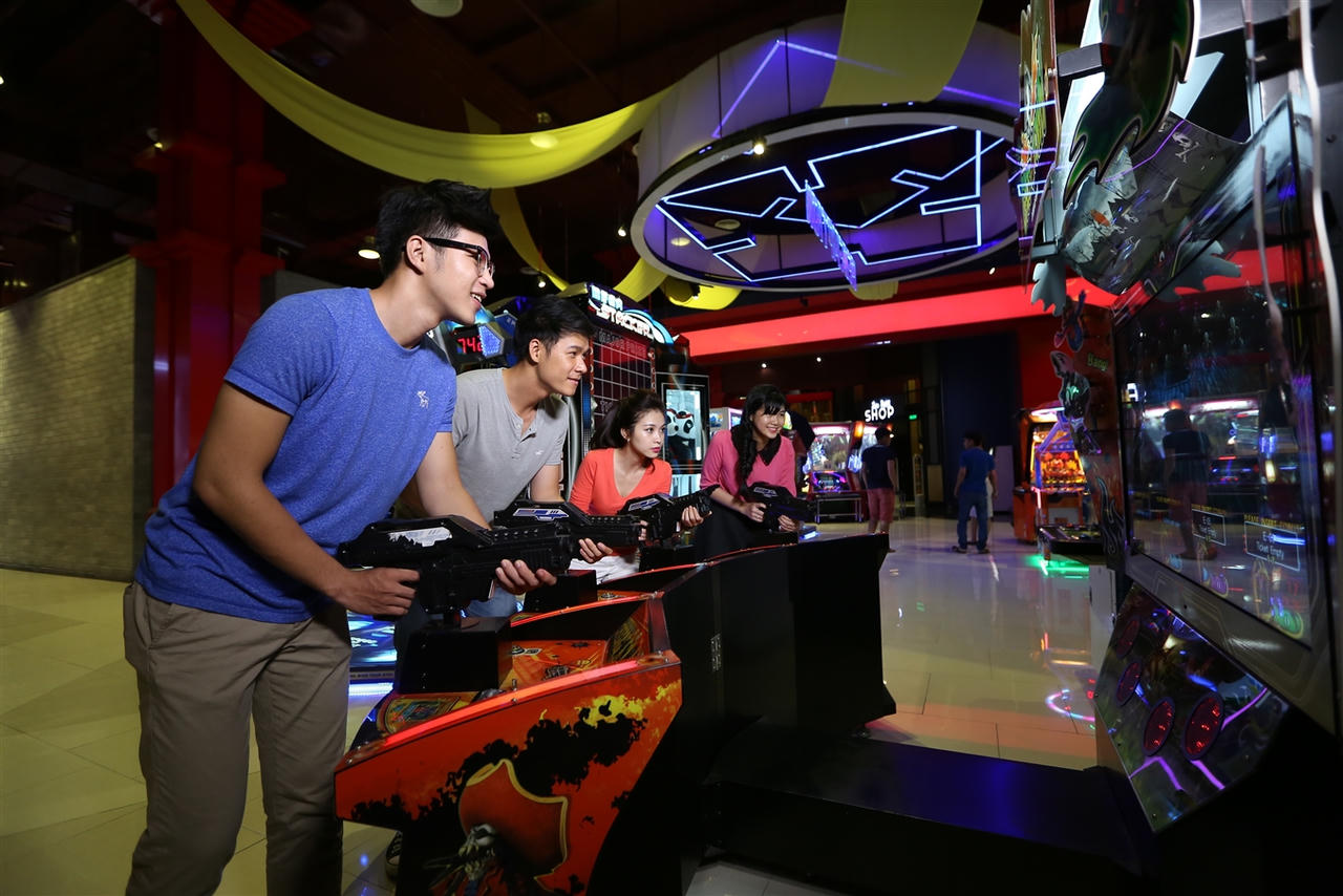 Tàu lượn dạng treo lớn nhất Việt Nam ra mắt tại Asia Park