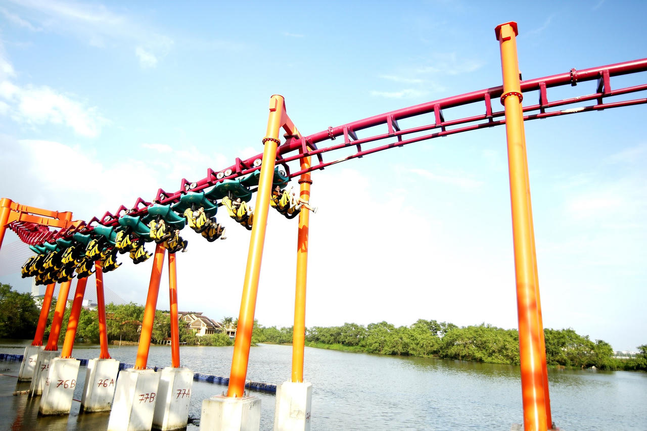 Thách thức bản thân với tàu lượn dạng treo lớn nhất Việt Nam 