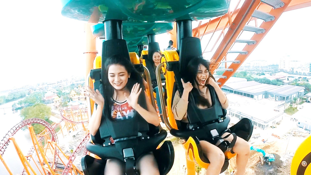 Thách thức bản thân với tàu lượn dạng treo lớn nhất Việt Nam 