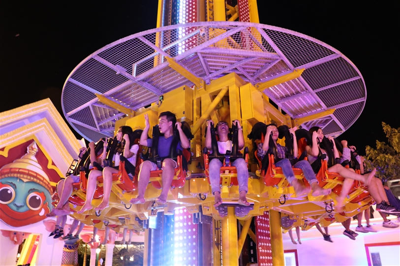 Thách thức bản thân với tàu lượn dạng treo lớn nhất Việt Nam 