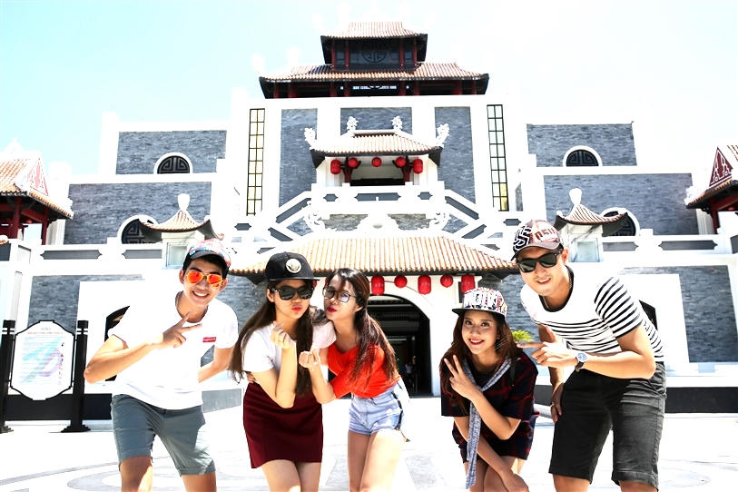 Thách thức bản thân với tàu lượn dạng treo lớn nhất Việt Nam 