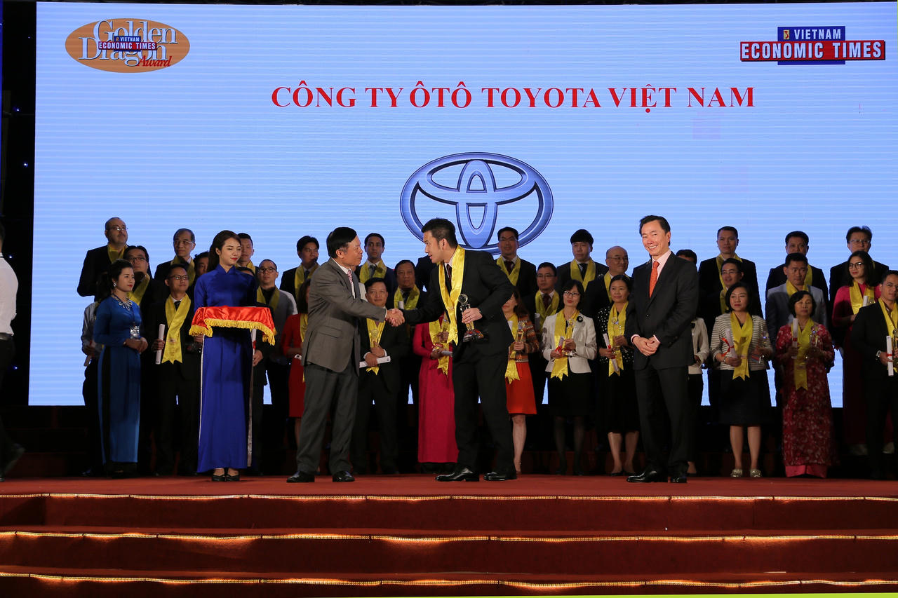 Toyota Việt Nam nhận giải thưởng Rồng Vàng lần thứ 16