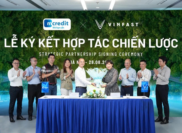Mcredit và VinFast ký kết hợp tác chiến lược