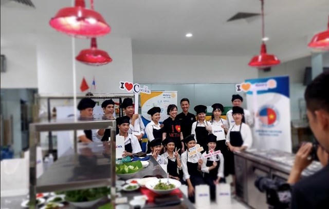 Vua đầu bếp Mỹ Christine Hà truyền cảm hứng cho học viên của Cocoon tại Đà Nẵng 