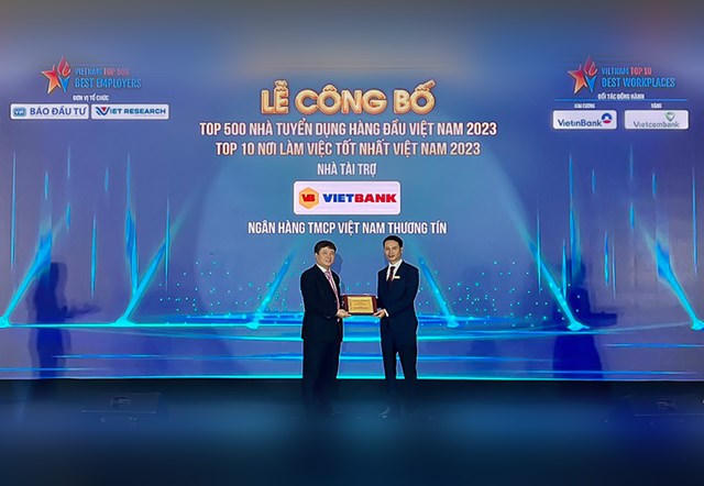 Vietbank nhận cú đúp giải thưởng: “Top 100 nhà tuyển dụng hàng đầu Việt Nam năm 2023” và “Top 10 Nơi làm việc tốt nhất Việt Nam năm 2023” 